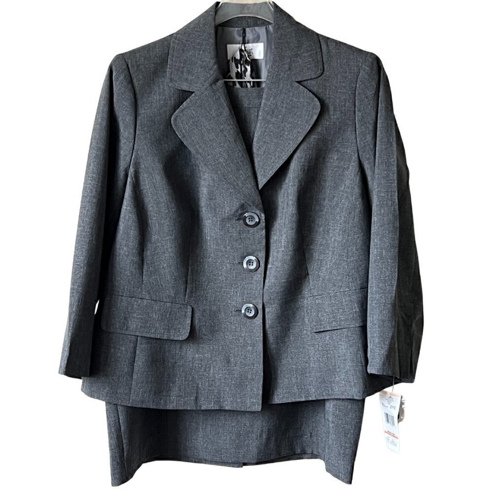 Le Suit 3-Button 2-Piece Skirt Suit with Matching Scarf, 14W